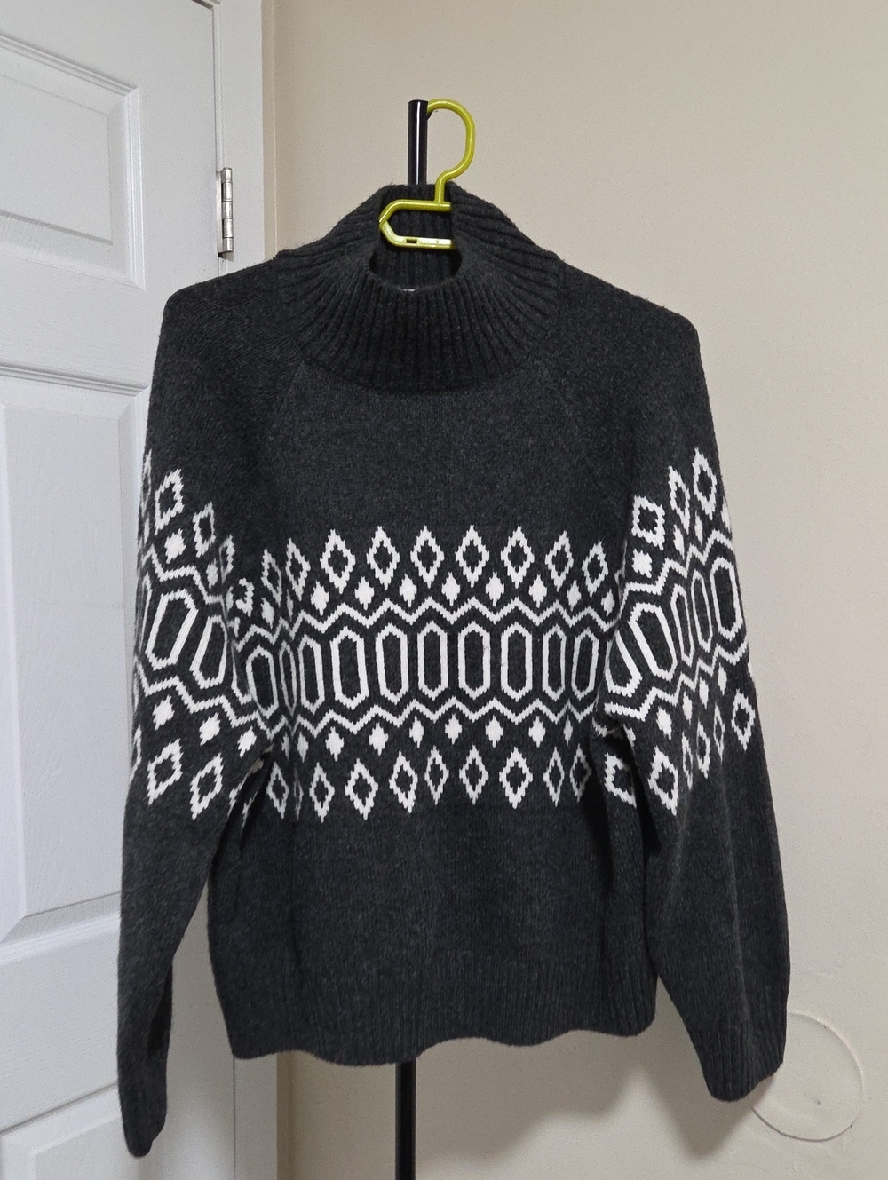 H&M Charcoal White Nordic Fair Isle Turtleneck Sweater Cozy Winter Knit